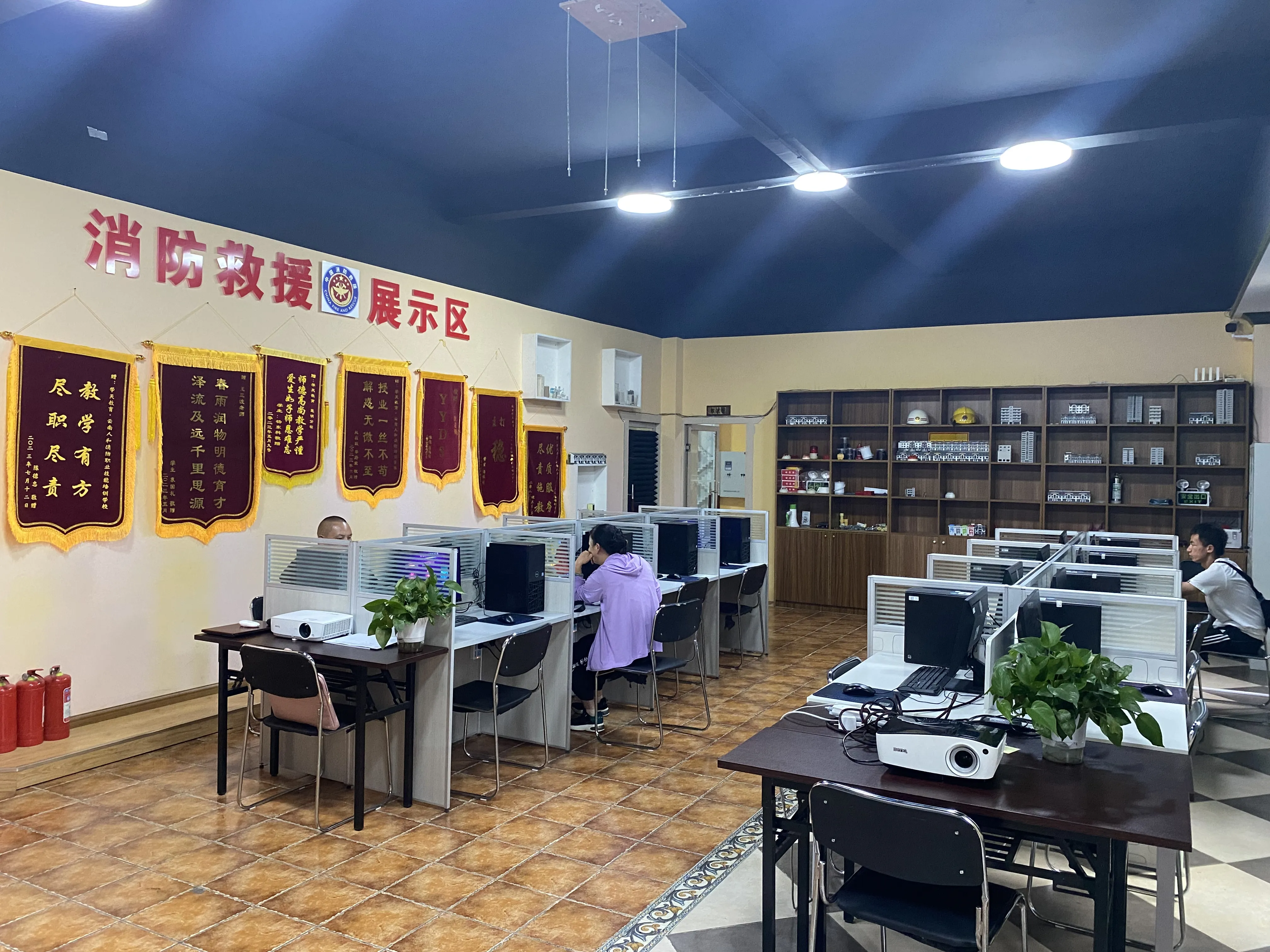 学天教育_昆明消防学校_分校风采