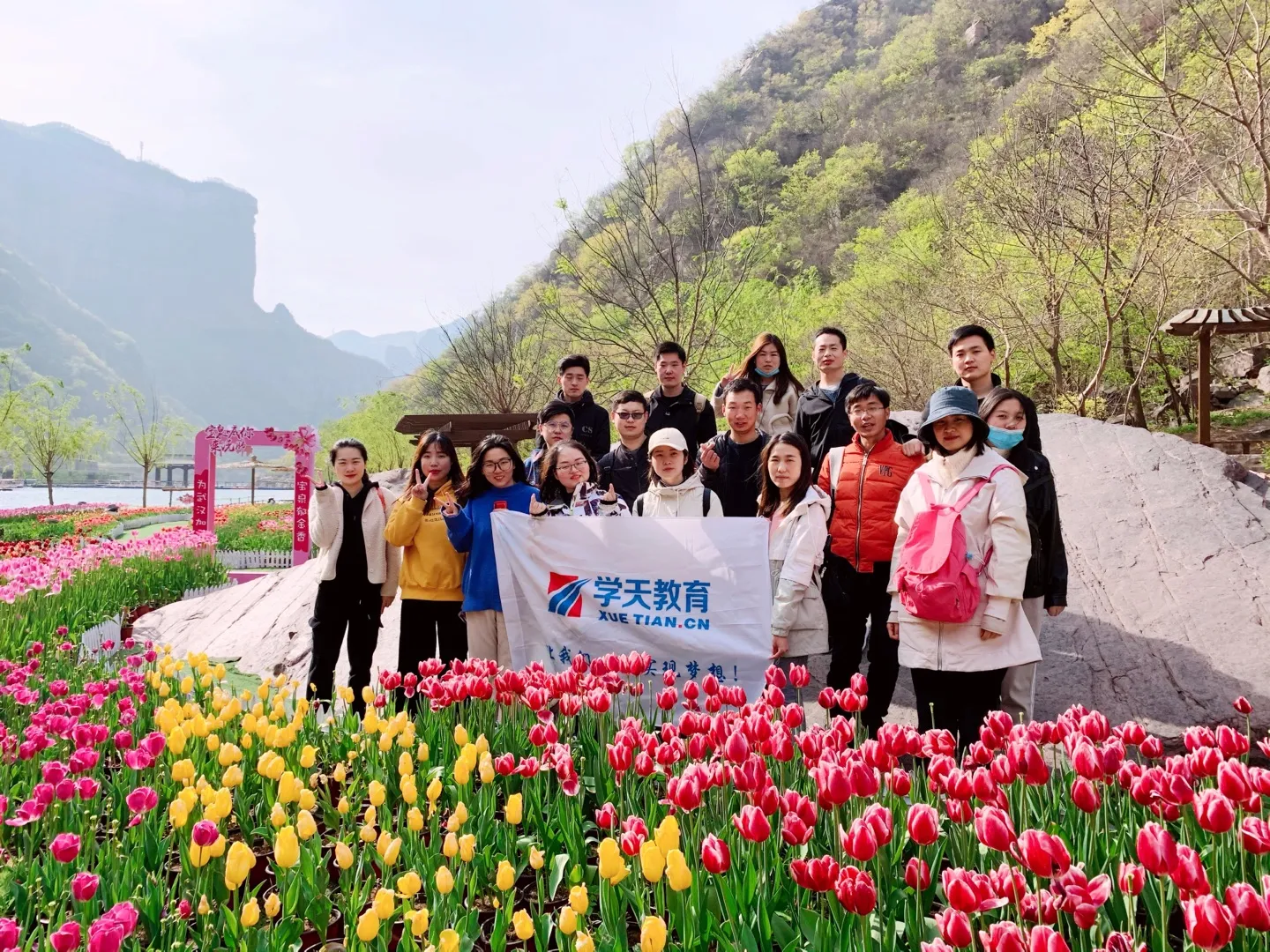 学天教育_郑州分校_团队合影