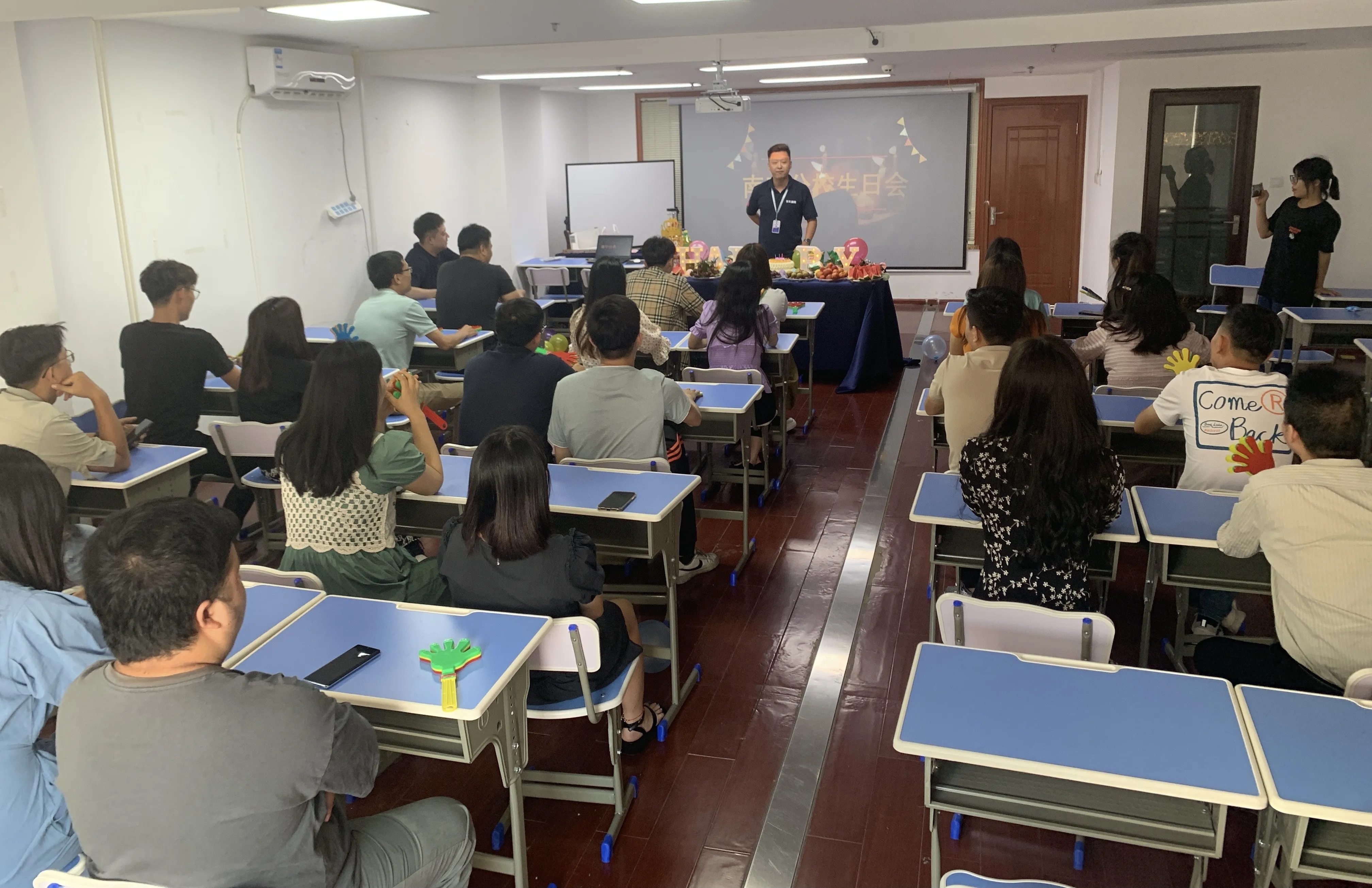 学天教育_南宁消防学校_办公环境